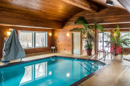 Coratel Inn & Suites by Jasper River Falls Отели в г. Pierce County