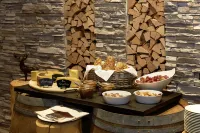 Kuhotel Steinplatte, Trademark Collection by Wyndham - breakfast