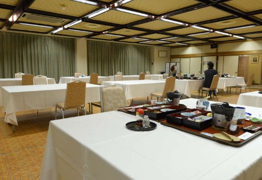 나베야 료칸 강변 전경