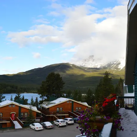 Pyramid Lake Lodge