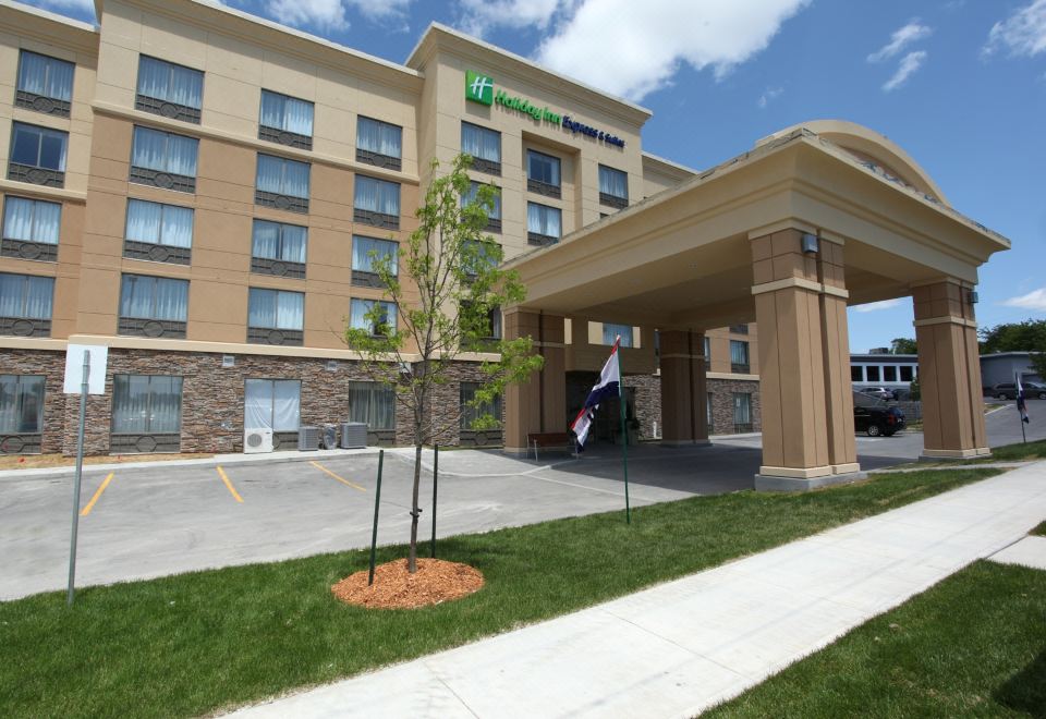 Holiday Inn Express Kingston Central, an IHG Hotel-Kingston Updated 2023  Room Price-Reviews & Deals 