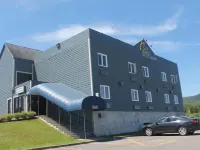 Condos Vacances Msa - Incluant Piscine et Spas extérieurs chauffés à l'Année!! ボーブレのホテル