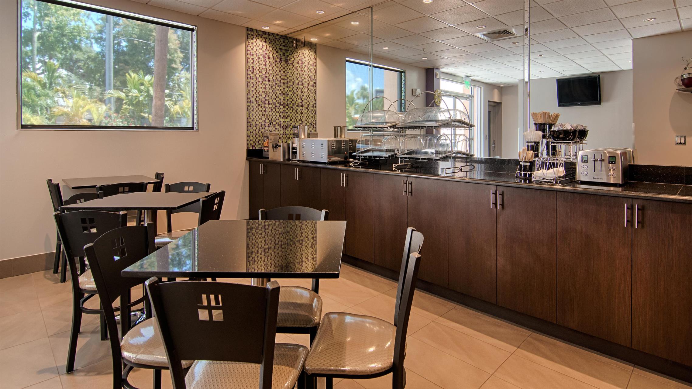 Days Inn & Suites by Wyndham Bonita Springs North Naples