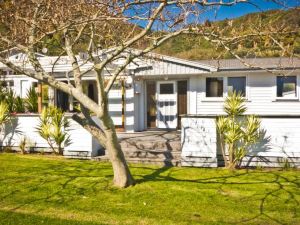 3 & 4 Bedroom Holiday Houses Central Picton