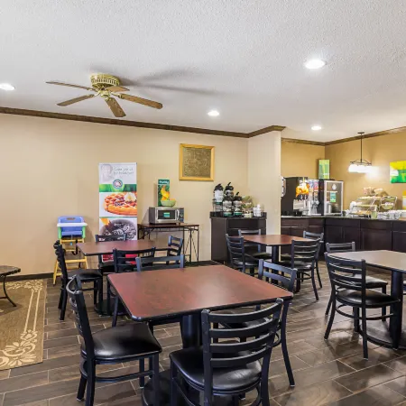 Econo Lodge Luverne I-90