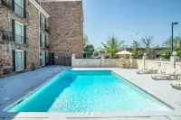 The Blu Hotel Blue Ash Cincinnati, Ascend Hotel Collection Hotels in Blue Ash