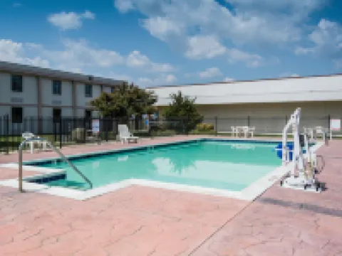 Suburban Studios Chester I-95 Hotels in Bermuda