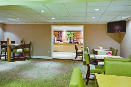 La Quinta Inn & Suites by Wyndham Naples East (I-75)