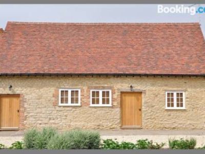 Court Farm Barns