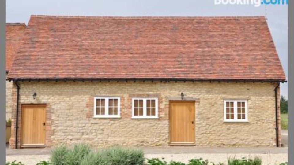 Court Farm Barns
