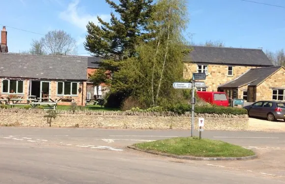 啤酒花和葡萄藤公寓