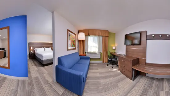 Holiday Inn Express & Suites Stevens Point