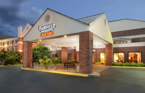 夏律第鎮北部萬楓飯店及套房