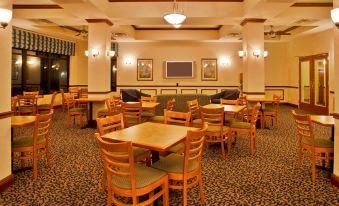 Holiday Inn Express & Suites Lake Okeechobee