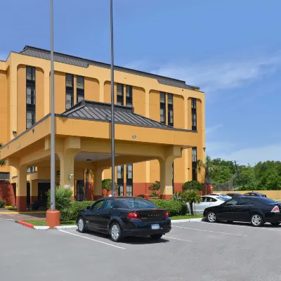 Quality Inn Hotels near Academy Sports + Outdoors