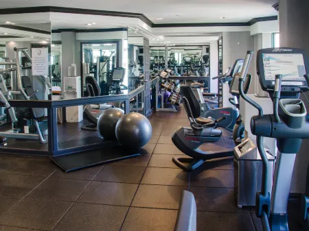 The Yorkville Royal Sonesta Hotel Toronto Отели рядом с достопримечательностью «Колледж Аппер Канада»