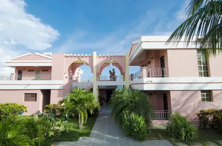 Hotel Faro Luna Отели рядом с Аэропорт Кинфуегос