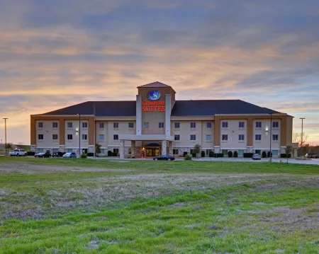 Quality Suites Near Cedar Creek Lake