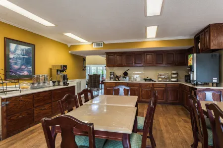 Econo Lodge Tupelo Barnes Crossing Отели в г. Тьюпело