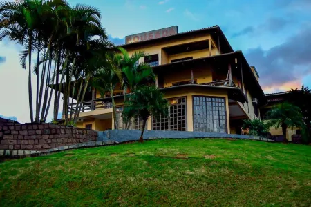 Pousada Casarão Отели в г. Жарагуа-ду-Сул