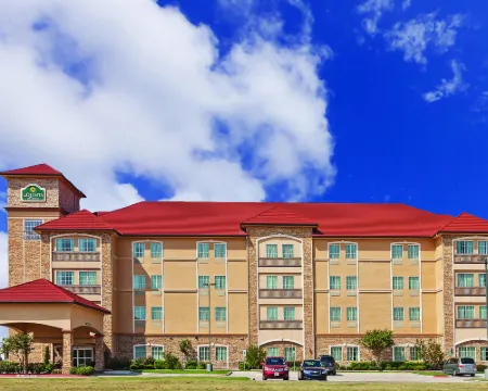 La Quinta Inn & Suites by Wyndham Allen at the Village Hotels in Allen