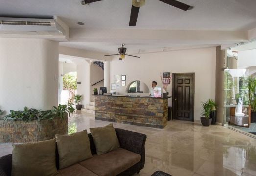 하시엔다 파라다이스의 야외 수영장 및 휴식 공간