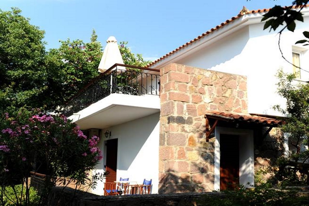 Delfinia Hotel & Bungalows