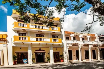 Hotel Royalton Hotels near Parque