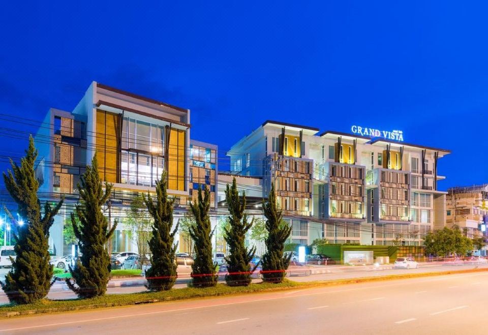 Grand Vista Hotel Chiangrai 위치