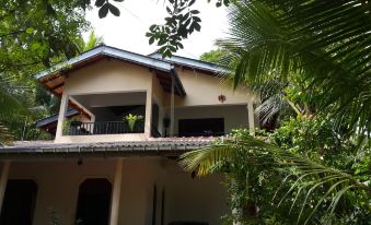 Riverside Homestay Apartments