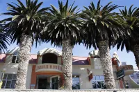 Swakopmund Luxury Suites Hotel dekat Welwitschia Shuttle Service