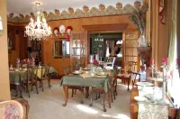 Schuster Mansion Bed & Breakfast Hotels in West Milwaukee