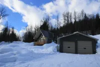 Stoke Cabin by Revelstoke Vacations - 4 stjerner