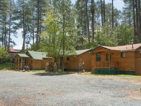 Upper Canyon Inn & Cabins