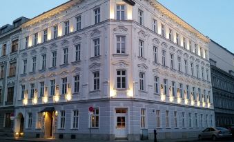 Fink Low Budget Rooms