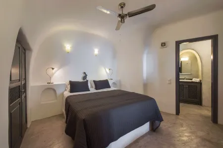 Theodora Suites Отели рядом с достопримечательностью «Sigalas Winery»