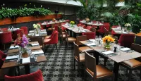 Pavilion On Northbourne Hotels in Уотсон