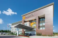 La Quinta Inn & Suites by Wyndham Tulsa Broken Arrow Hotels in Broken Arrow