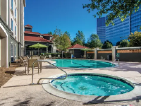 La Quinta Inn & Suites by Wyndham Atlanta Perimeter Medical Hotels in Fulton County