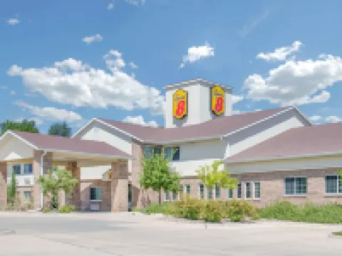 Super 8 by Wyndham Cedar Falls IA - University Hotels in Cedar Falls