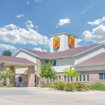 Super 8 by Wyndham Cedar Falls IA - University
