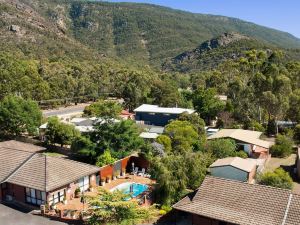 Country Plaza Halls Gap