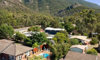 Country Plaza Halls Gap