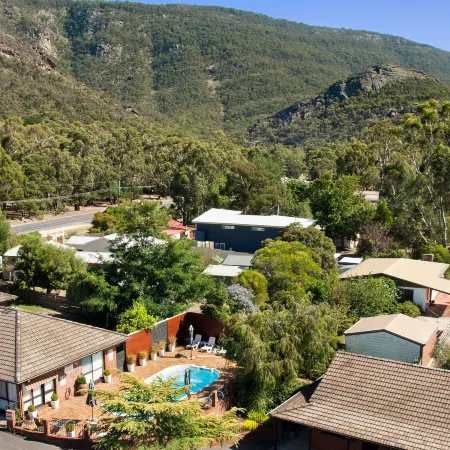 Country Plaza Halls Gap