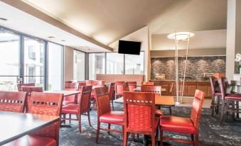 Greenstay Inn & Suites Court View