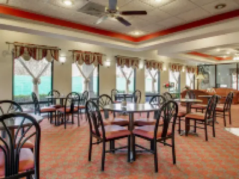 Quality Inn & Suites Clinton - Jackson West Hotels in Clinton