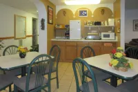 AmeriVu Inn and Suites - Stanley - breakfast