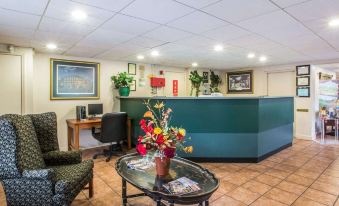 Econo Lodge Inn & Suites at Fort Moore