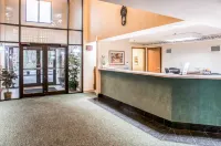 Econo Lodge Inn & Suites