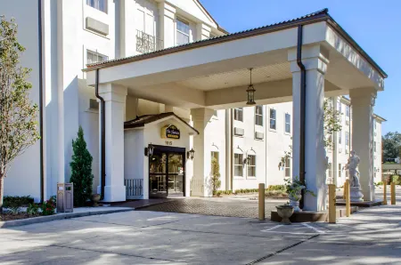 Spark by Hilton Lafayette South Отели рядом с достопримечательностью «Paul and Lulu Hilliard University Art Museum»